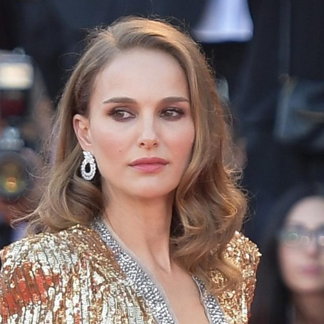 ナタリー・ポートマン、ドレスにつまずいた後輩女優にファインプレー