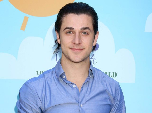 『ウェイバリー通り』のデヴィッド・ヘンリーが実弾入り拳銃所持で逮捕