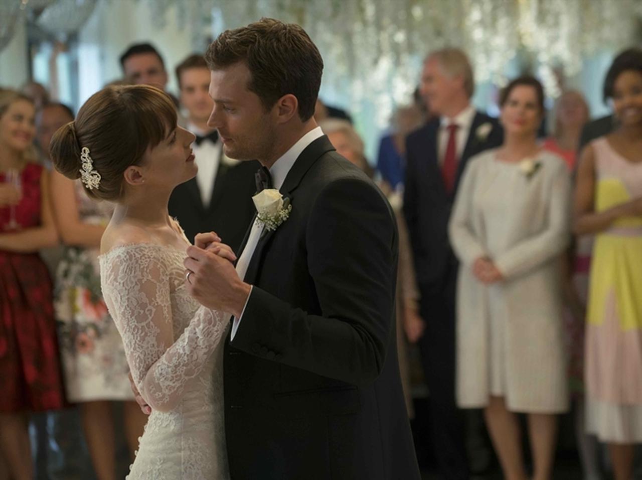 『フィフティ・シェイズ・フリード』のウェブでしか見られない特別な予告編が公開