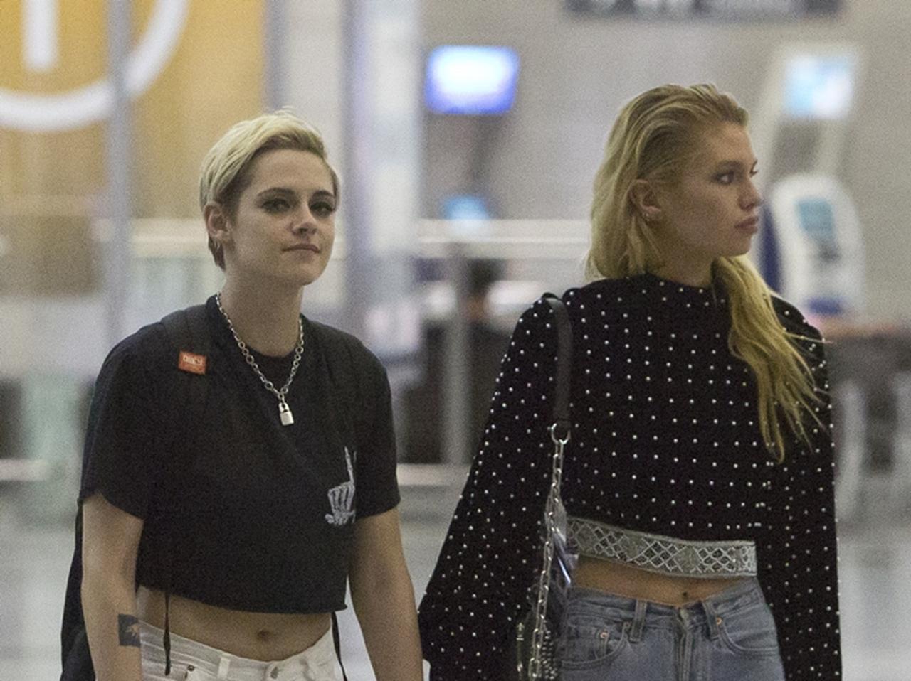 クリステン・スチュワート&ステラ・マックスウェル、空港でのレア写真をゲット