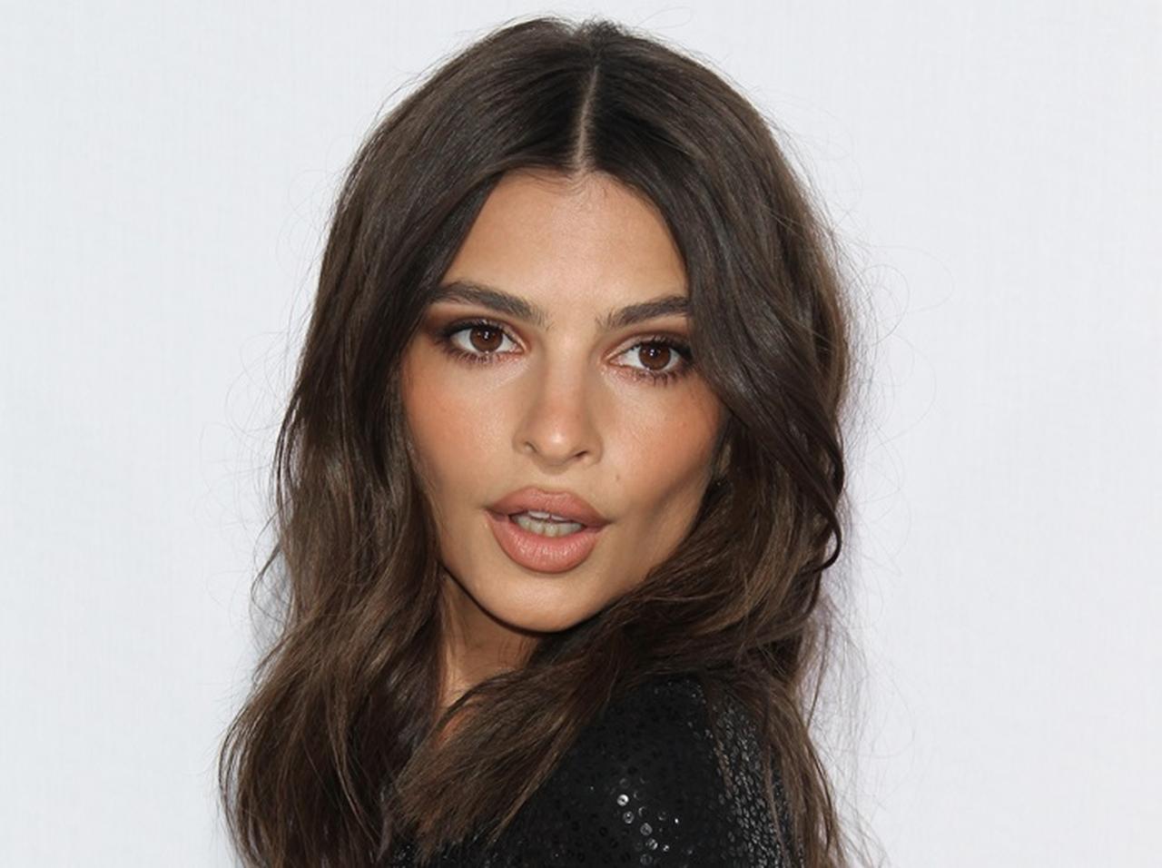 日本でも購入可！エミリー・ラタコウスキーの愛用バッグはZARA