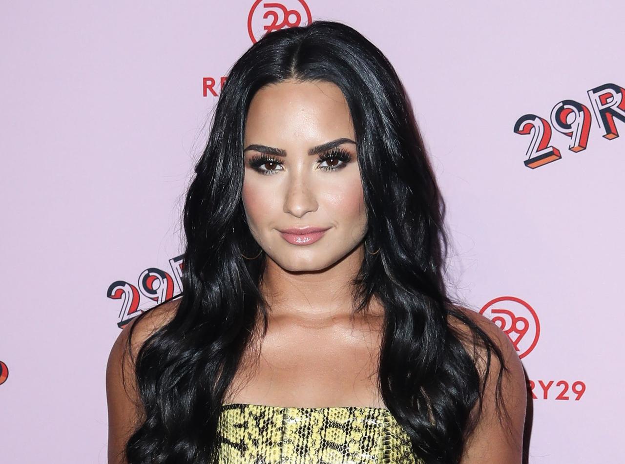 デミ・ロヴァートに薬物を提供した売人に逮捕状