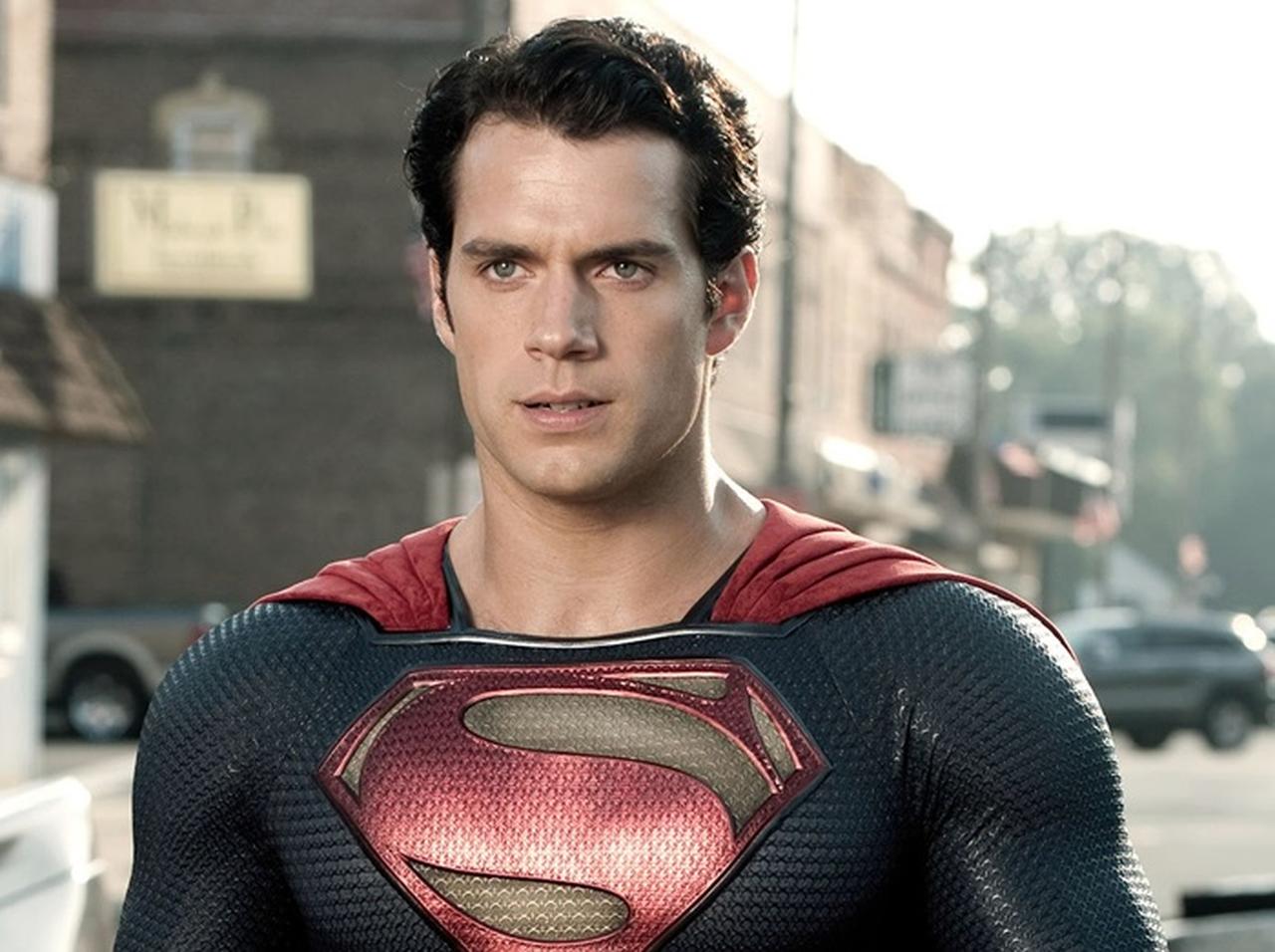 ヘンリー・カヴィルがスーパーマン役を降板か、本人が謎投稿をしてファン混乱