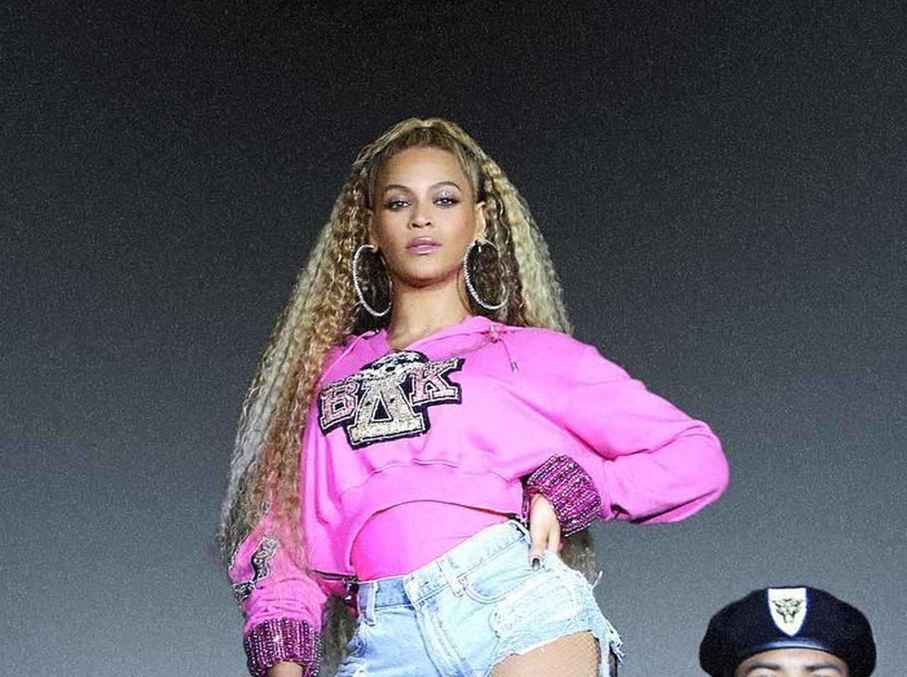 ビヨンセ、公演でのハプニングもプロ根性で持ち直す