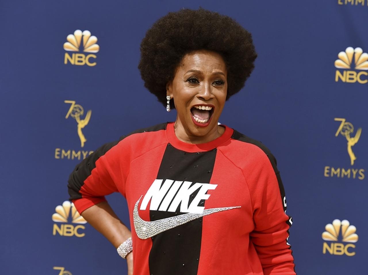 女優が「ナイキ」のスウェットで授賞式に出席、大絶賛のワケとは?【エミー賞】