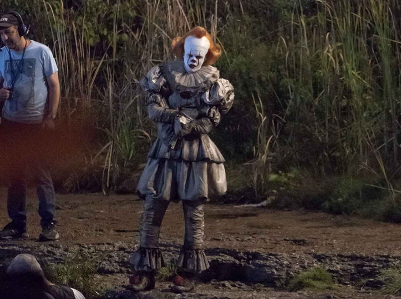 『IT／イット』の撮影現場をキャッチ！ペニーワイズの撮影中の様子が恐怖