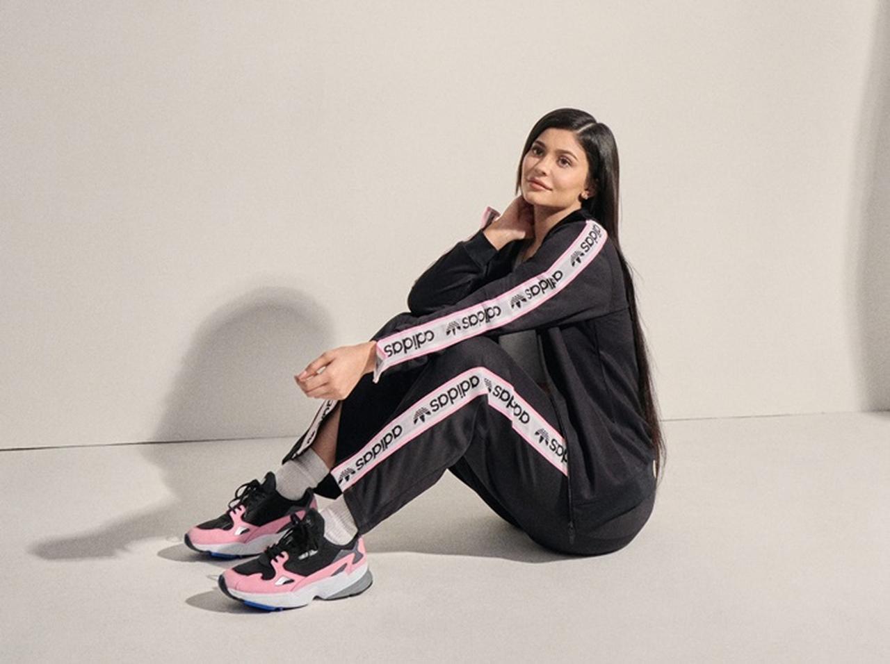 カイリー・ジェンナーが履いてバカ売れ中「adidasFALCON(アディダスファルコン)」って?
