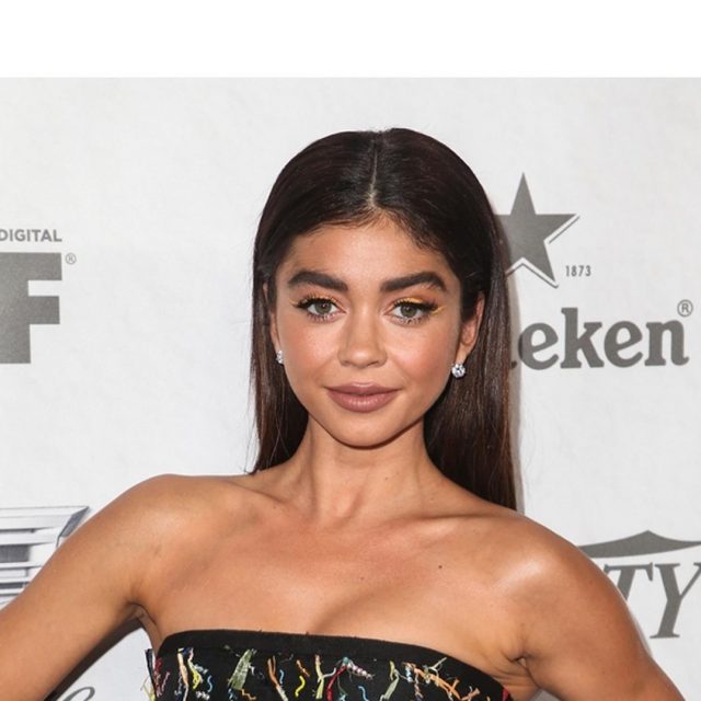 サラ・ハイランド、完璧なドレス姿の裏で行われた数々の「偽装」を明かす
