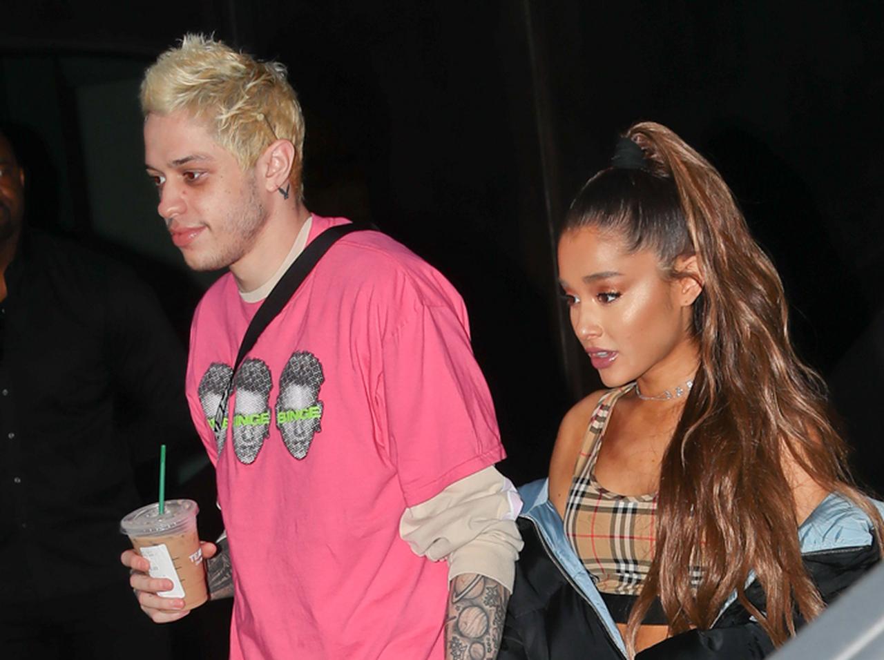 アリアナ・グランデ婚約者、アリアナの「あのタトゥー」を完コピ