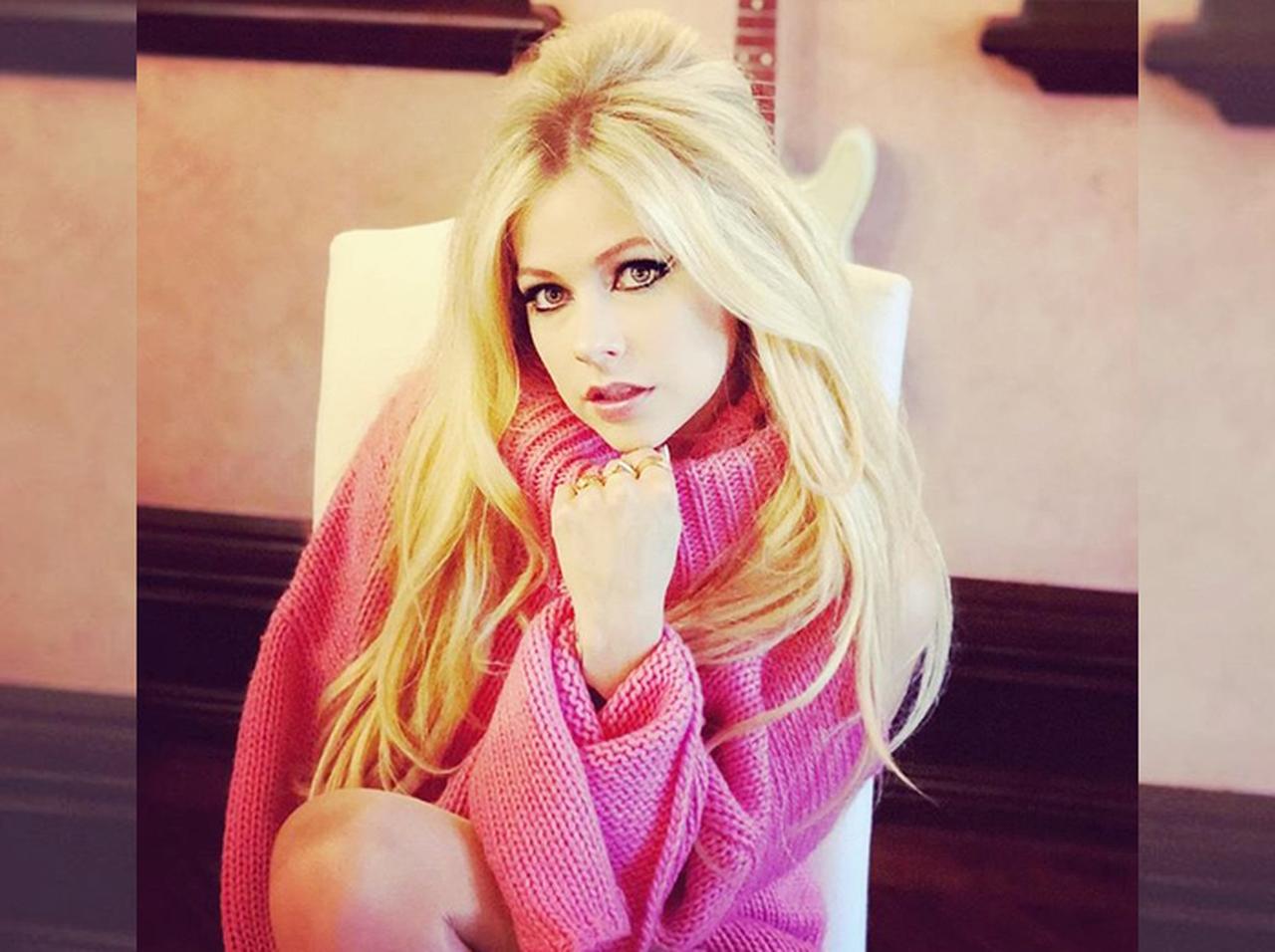 アヴリル・ラヴィーン、5年ぶり新曲の公開日を発表！ファンへの長文レター執筆