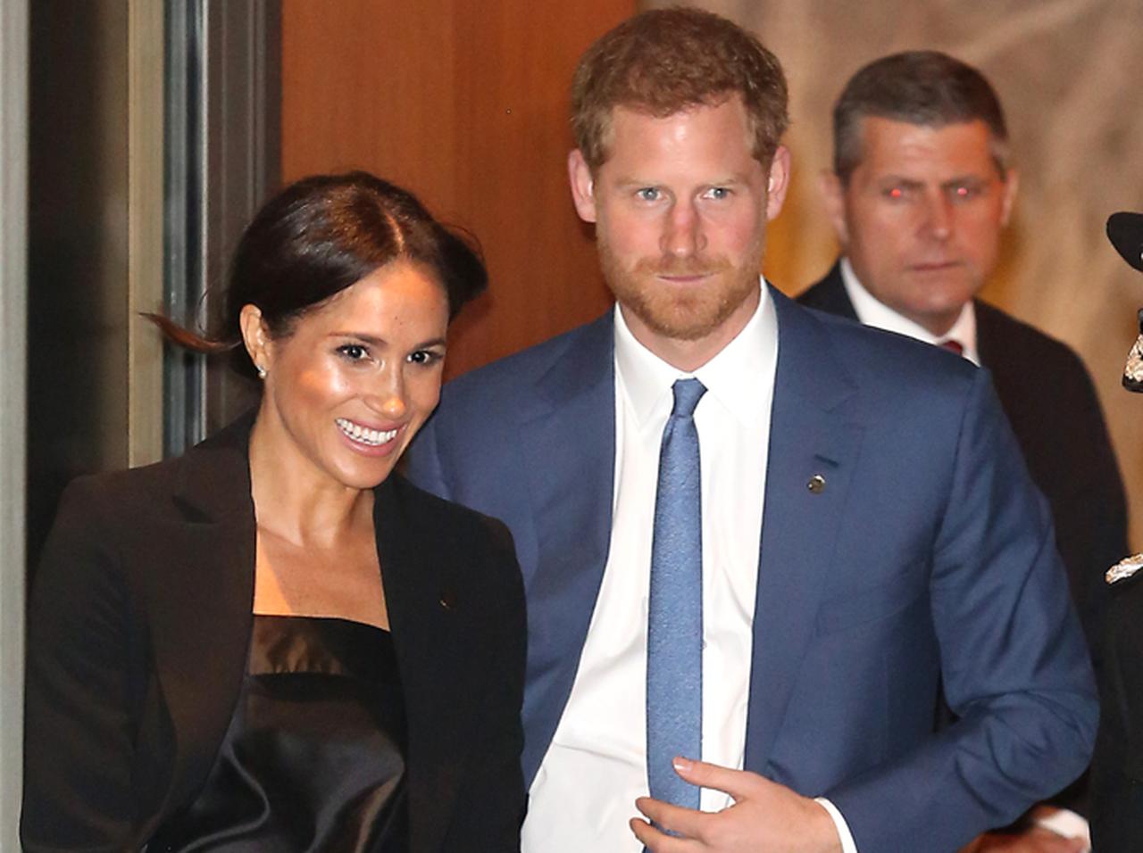 ヘンリー王子、メーガン妃への「お触り」現場をキャッチされる