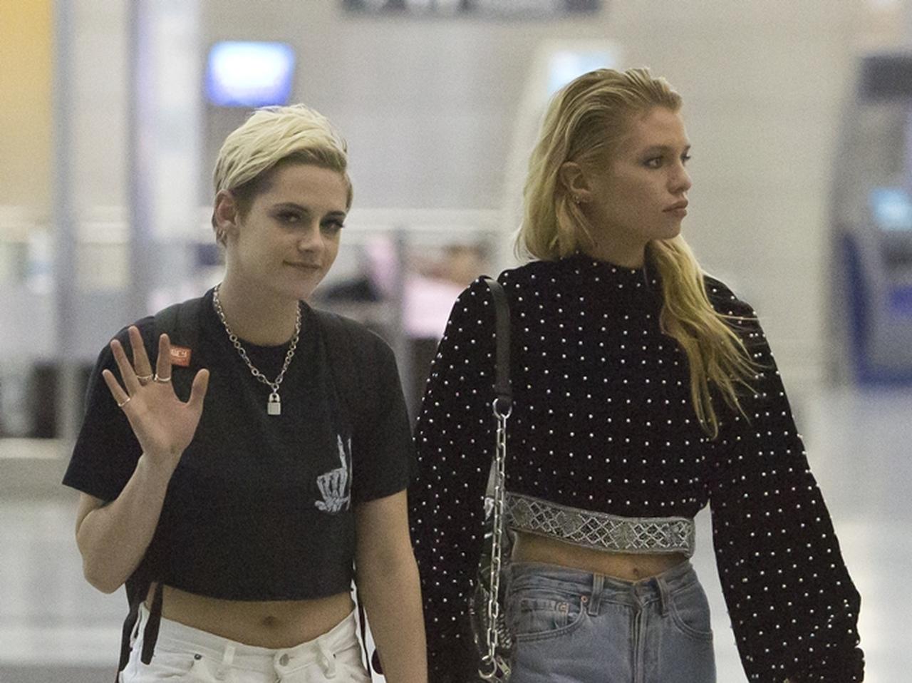 クリステン・スチュワート、食事中にステラ・マックスウェルに「あーん」