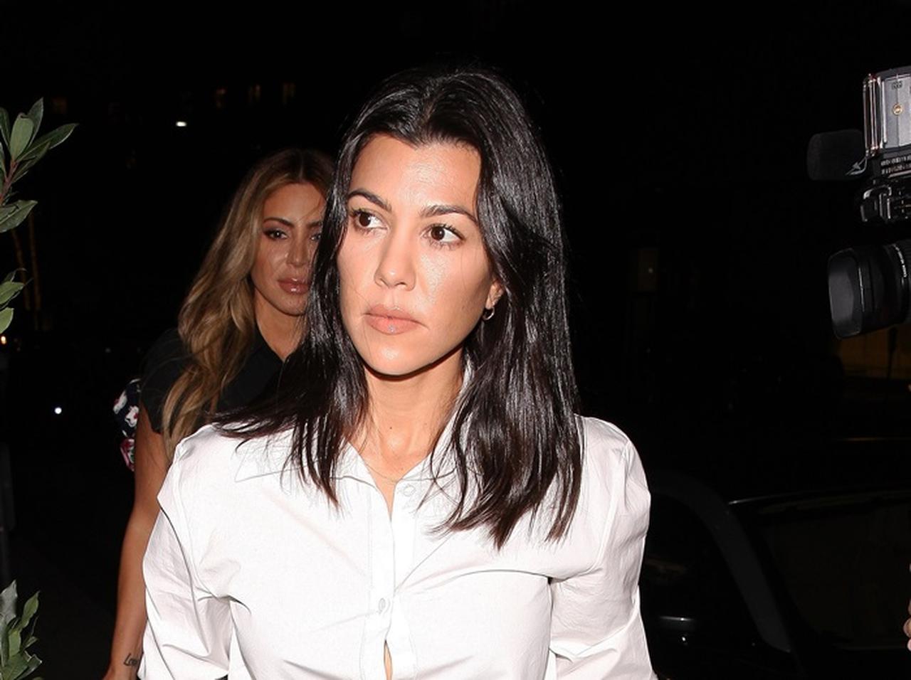 コートニー・カーダシアンが愛用、最旬スタイルが作れる白シャツは?