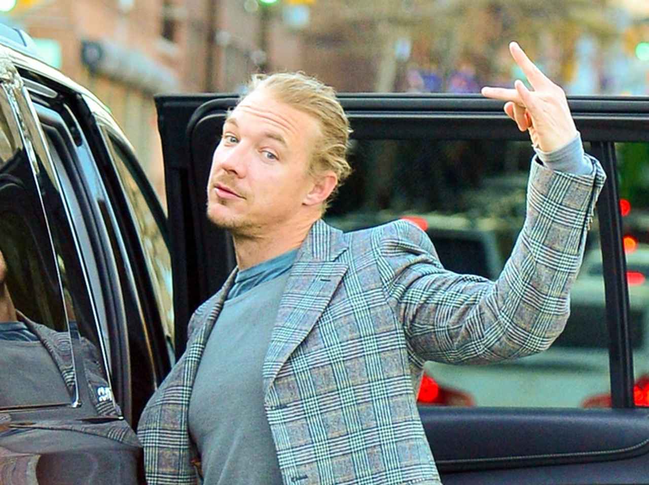 人気DJディプロの「架空の彼女」がシュールすぎてやばい