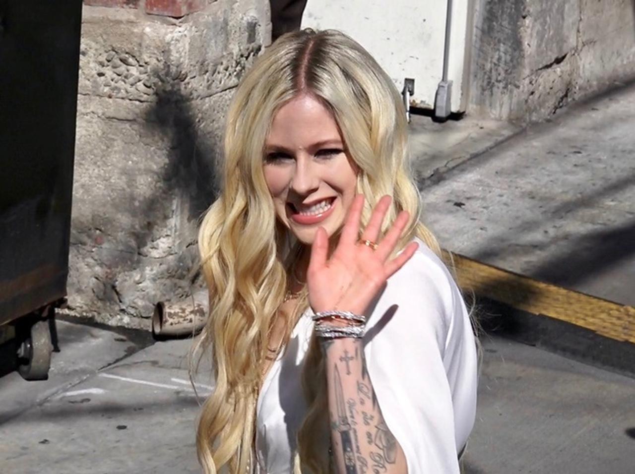 アヴリル・ラヴィーン、闘病中に書いた感動の新曲の一部を公開【音源アリ】