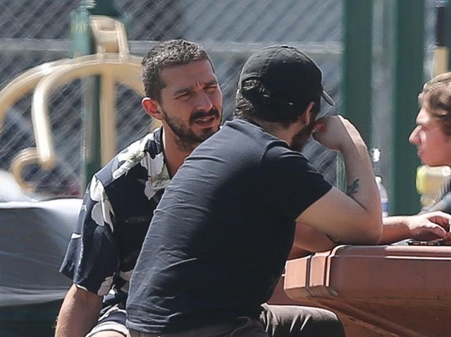 シャイア・ラブーフ、ボランティア活動で「特技」を活かす【写真アリ】