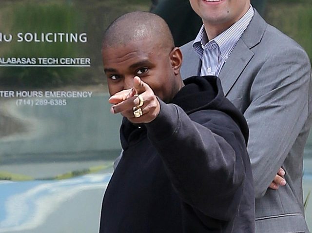 カニエ・ウェスト、妻キム・カーダシアンと「因縁の3人」を名指しで攻撃