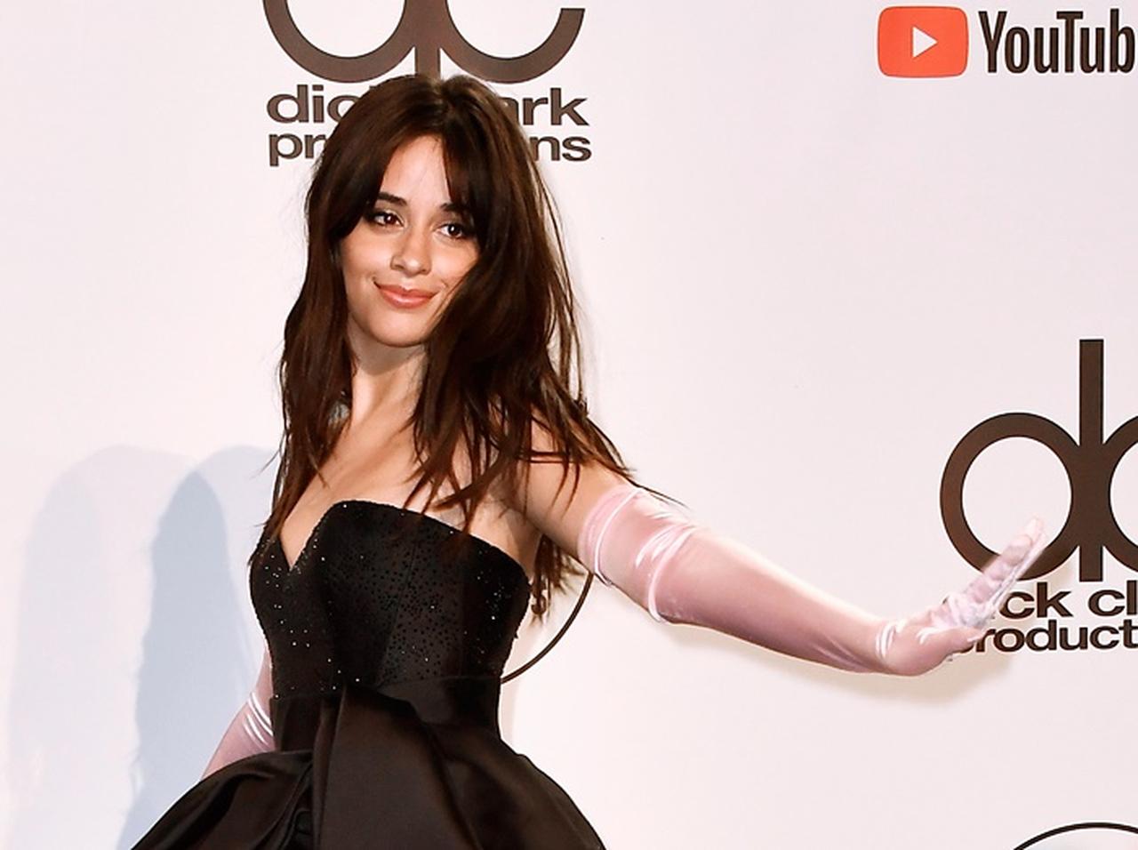 カミラ・カベロ、お腹に手を当てる仕草で「妊娠」を疑われてファンに『あるお願い』