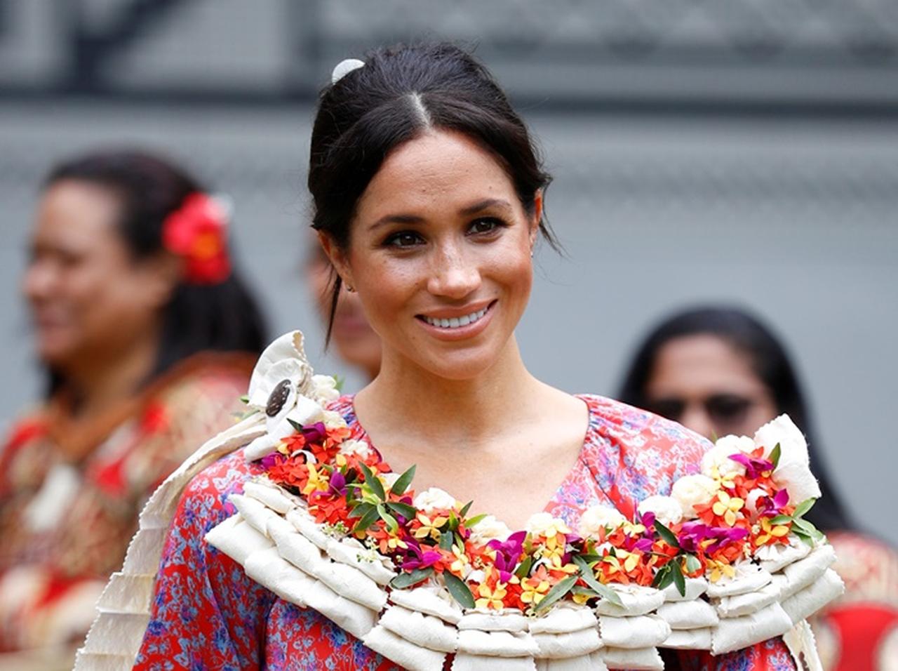 メーガン妃がフィジー訪問で履いたサンダルは「1万円台」で買える