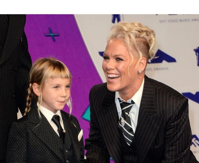 ピンク7歳娘、『グレイトスト・ショーマン』のサントラでシンガーデビュー