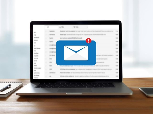 米大使館、会議の予定を知らせるメールに誤って「私的な写真」を添付