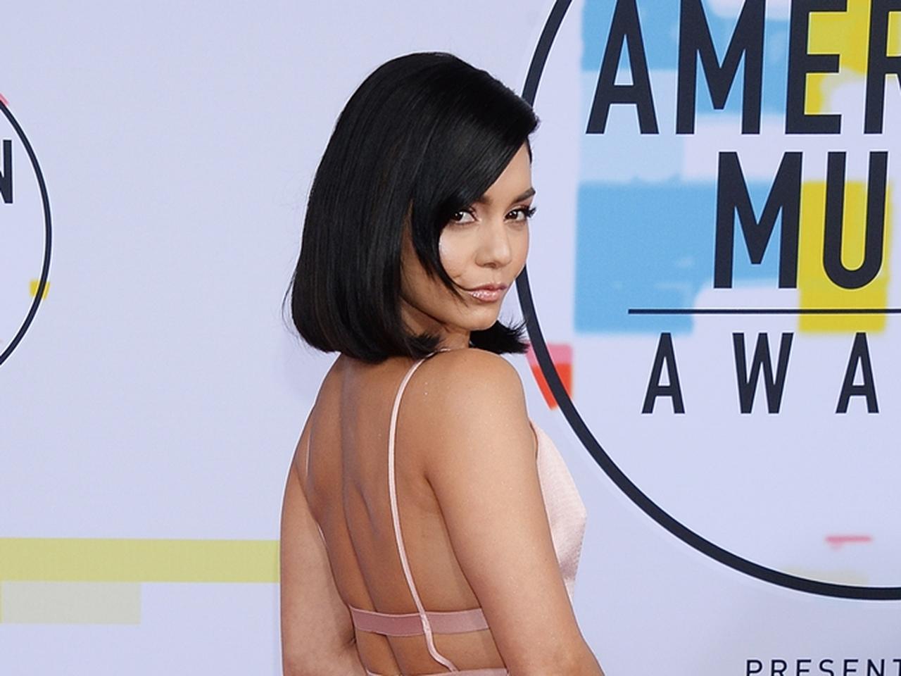 ヴァネッサ・ハジェンズ、AMAのメイクに使ったのは日本の有名ブランドのコスメ