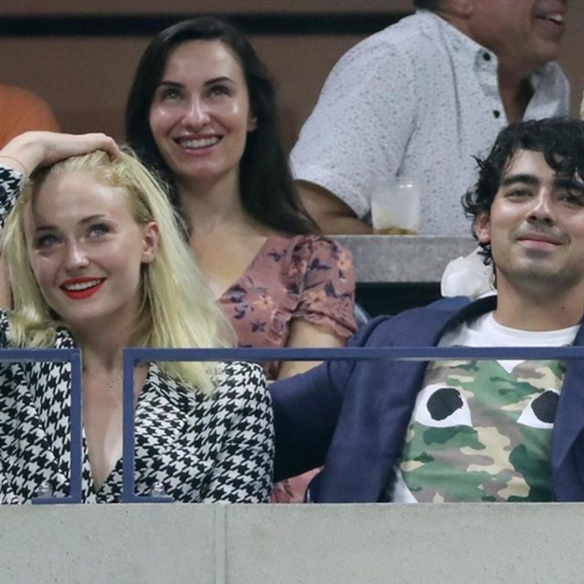 ジョー・ジョナス&ソフィー・ターナー、ディズニーにまつわるお揃いタトゥーをゲット