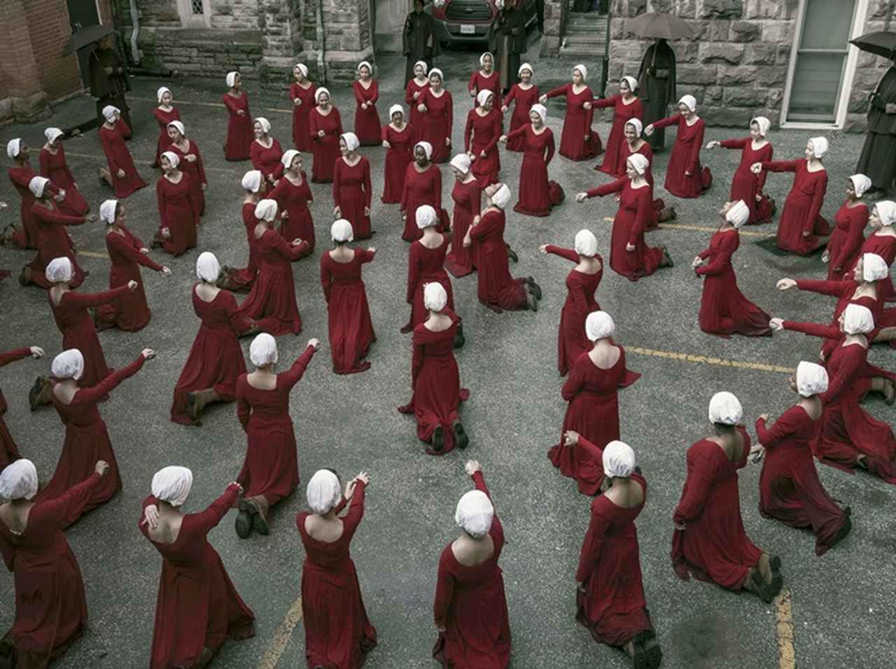 性奴隷がテーマのドラマ『ハンドメイズ』で「レイプシーン」がない理由