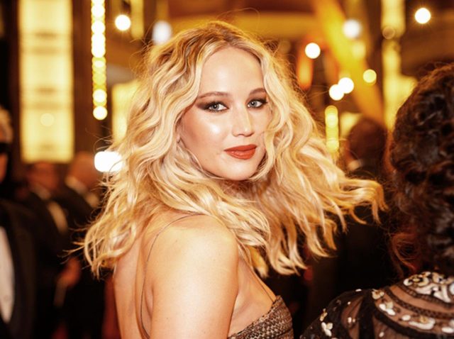 ジェニファー・ローレンス、元カレ出演作のプレミアに「今カレ」を同伴