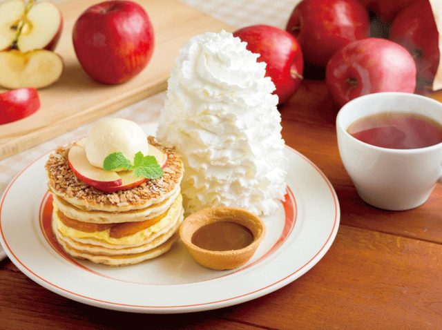 ハワイ発のレストランEggs ‘n Things、リンゴとシナモンの風味が広がるパンケーキ登場