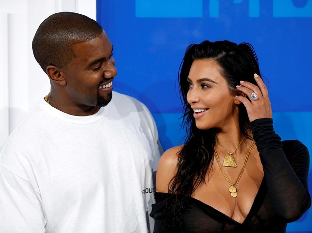 キム・カーダシアンを呆れさせた夫カニエの「ジーザスの絆創膏」事件に爆笑