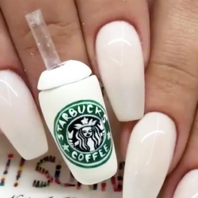 ちゃんとコーヒーが飲める！「スタバカップ」を再現したネイルに思わず感動