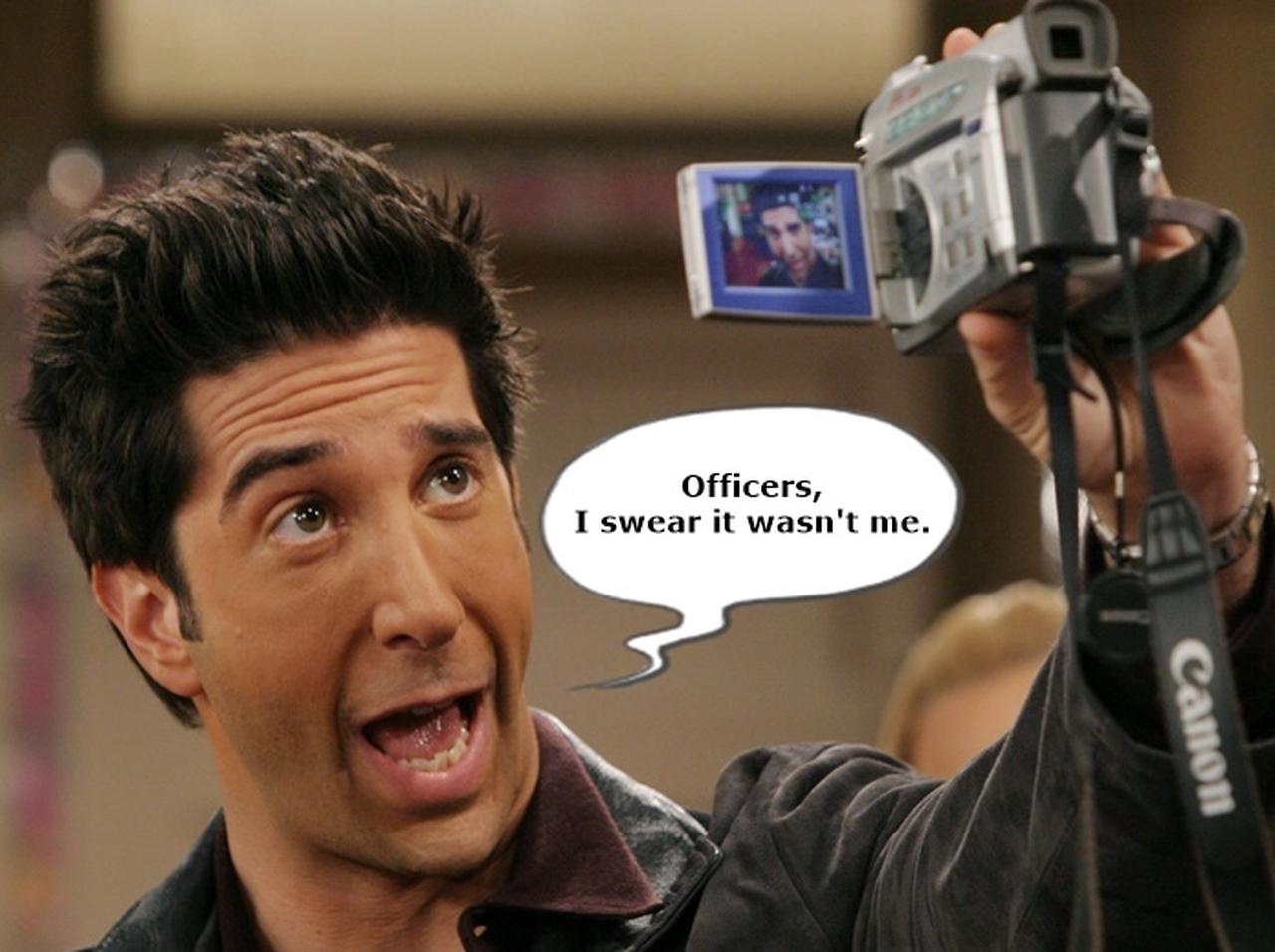 指名手配中の窃盗犯が『フレンズ』のロスにそっくりすぎて本人も思わず反応