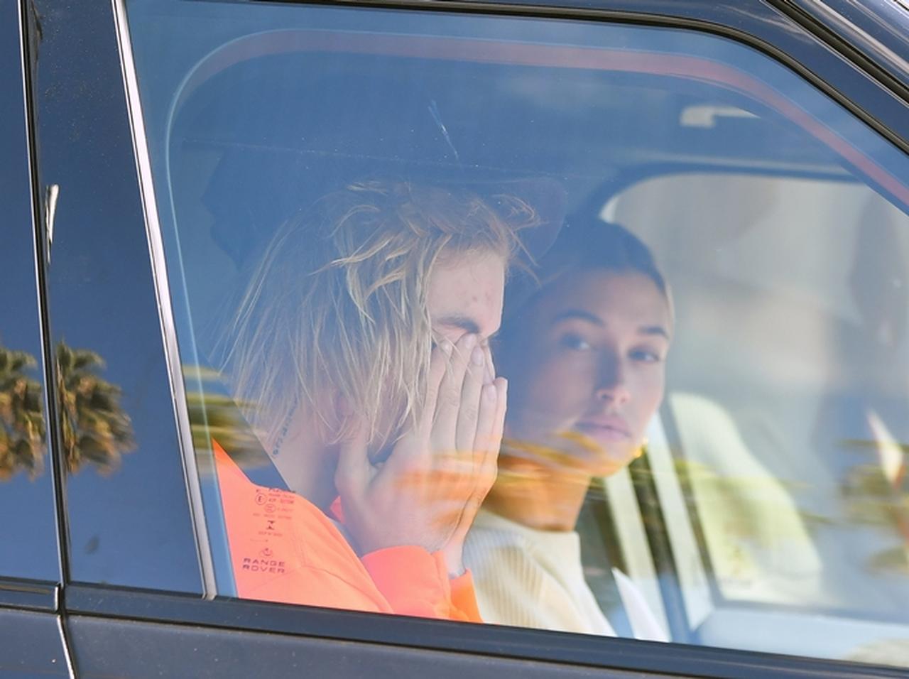 ジャスティン・ビーバー、セレーナ入院報道後に「泣いているところ」を目撃される