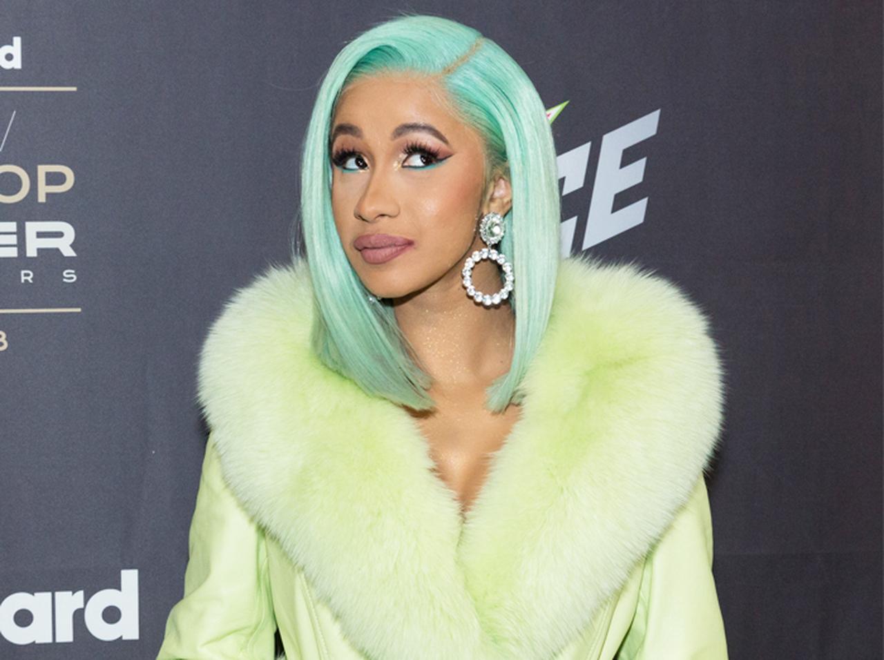 カーディ・Bが警察に自首→逮捕、ストリップクラブでの乱闘騒ぎが原因