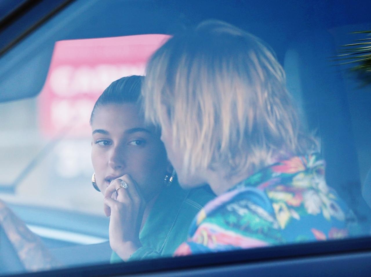 ジャスティン・ビーバー、ヘイリーが日本へ旅立つ前に車中で「アレ」をする