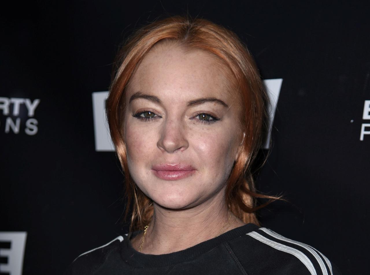 リンジー・ローハン、ホームレス一家を怒らせてライブ配信中にビンタされる