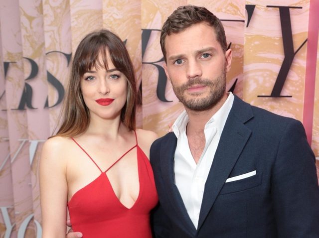 『フィフティ・シェイズ』J・ドーナン、「パンツの脱がせ方」をダコタに教わる