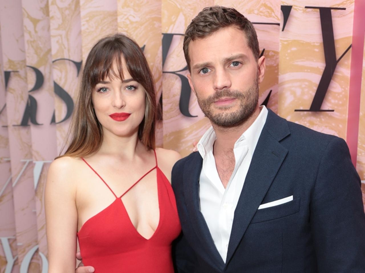 『フィフティ・シェイズ』J・ドーナン、「パンツの脱がせ方」をダコタに教わる