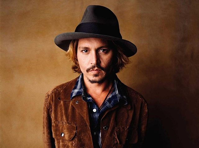 ジョニー・デップ、執筆中の「自伝本」で明かされる幼少期の“ダークな時”