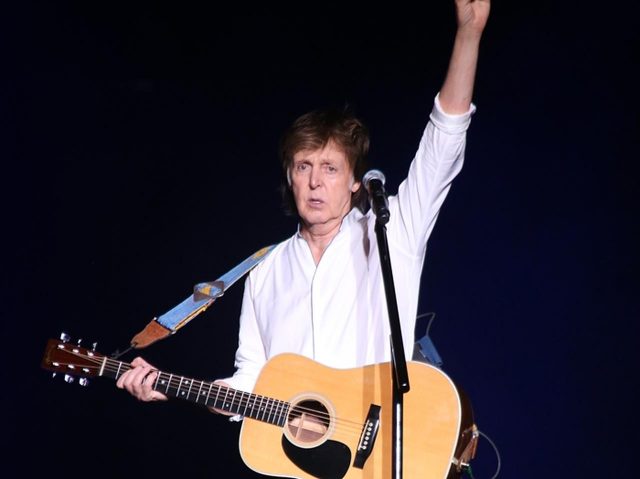 ポール・マッカートニーが来日！日本にまつわるあるものを着用してファンに挨拶