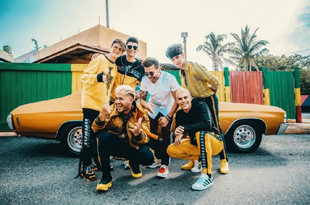 CNCO、ラテン系色っぽ5人組が最新シングル「ジュガステ・トゥ」MV公開