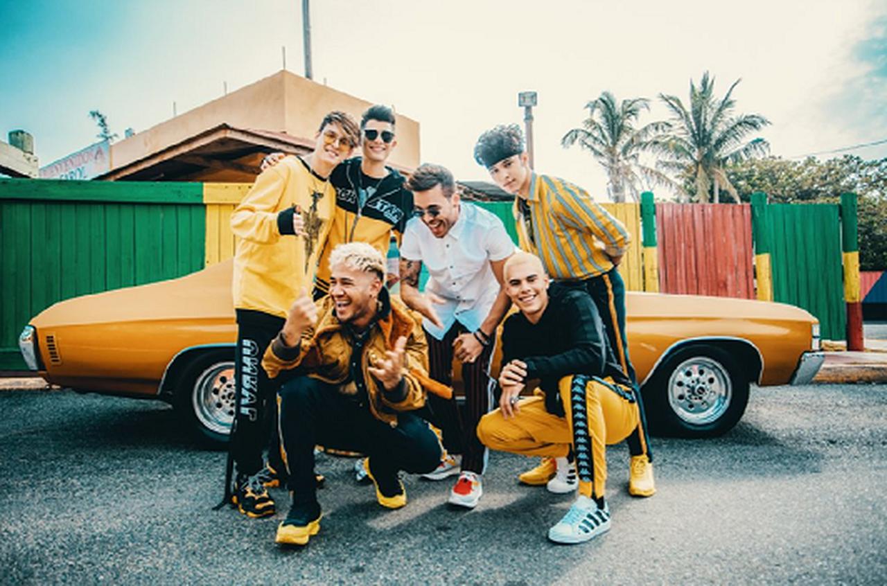 CNCO、ラテン系色っぽ5人組が最新シングル「ジュガステ・トゥ」MV公開