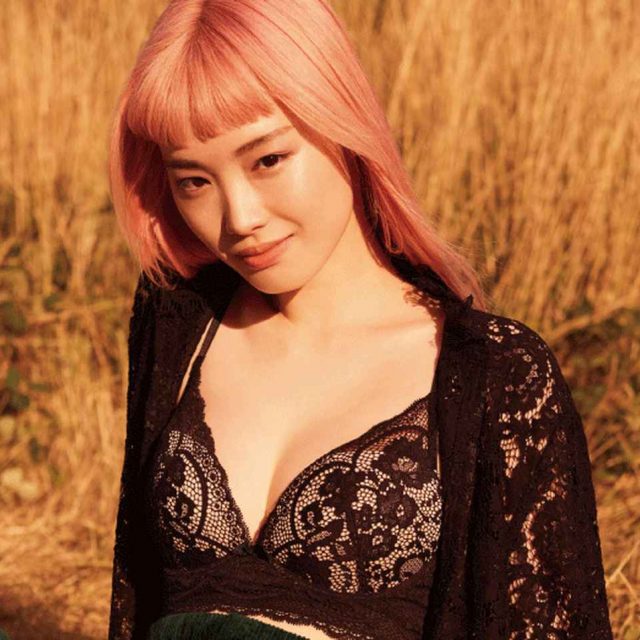 AMOSTYLE BY Triumphの大人ハロウィンなアイテムを
人気モデルのフェルナンダ・リーが着こなす