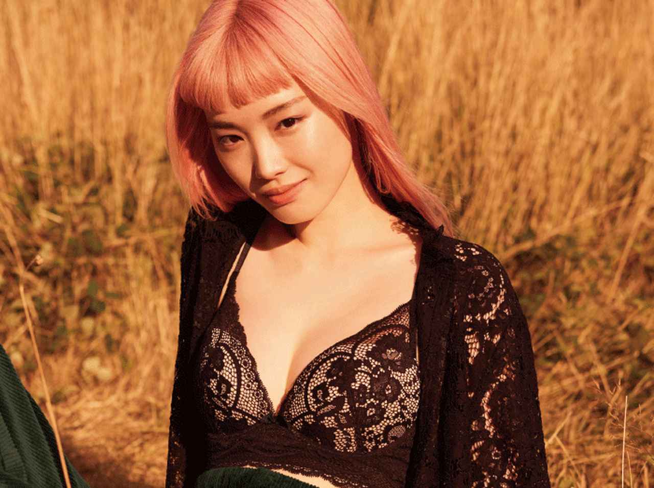 AMOSTYLE BY Triumphの大人ハロウィンなアイテムを
人気モデルのフェルナンダ・リーが着こなす