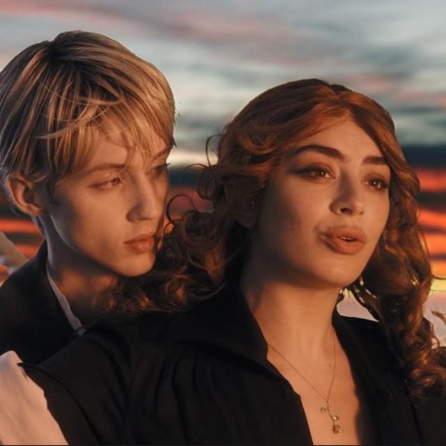 マトリックス！エミネム！チャーリーXCXとトロイ・シヴァンが「1999」MVで90年代に逆戻り