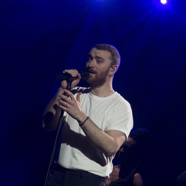 サム・スミス、来日公演前に「タケシ」を抱いて浅草めぐり