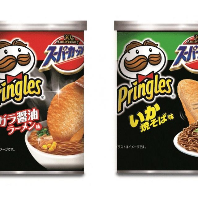 プリングルズの新作「エースコック 鶏ガラ醤油ラーメン味」「エースコック いか焼そば味」