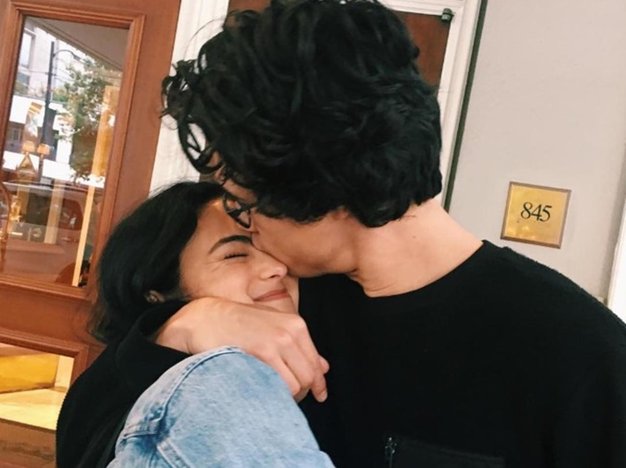 カミラ・メンデス、『リバーデイル』共演者チャールズ・メルトンと堂々の交際宣言