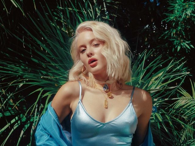 ザラ・ラーソン、ポップな衣装にも注目の最新MVが公開